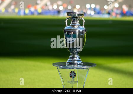 Symbolbild / Themenfoto Praesentation des EM Pokals Henri-Delaunay-Pokal im Stadion, GER, Spanien (ESP) vs England (eng), Fussball Europameisterschaft, UEFA EURO 2024, Finale, 14.07.2024 Foto: Eibner-Pressefoto/Michael Memmler Stockfoto