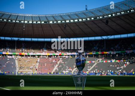 Symbolbild / Themenfoto Praesentation des EM Pokals Henri-Delaunay-Pokal im Stadion, GER, Spanien (ESP) vs England (eng), Fussball Europameisterschaft, UEFA EURO 2024, Finale, 14.07.2024 Foto: Eibner-Pressefoto/Michael Memmler Stockfoto