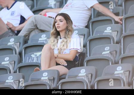 Berlin am Sonntag, 14. Juli 2024. Ein englischer Fan vor dem Finale der UEFA-Europameisterschaft zwischen Spanien und England im Olympiastadion in Berlin am Sonntag, den 14. Juli 2024. (Foto: Pat Scaasi | MI News) Credit: MI News & Sport /Alamy Live News Stockfoto