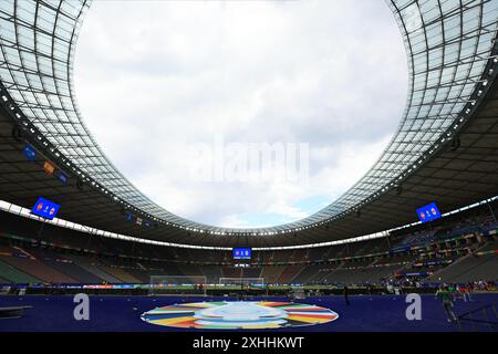 Berlin am Sonntag, 14. Juli 2024. Das Olympiastadion vor dem Finale der UEFA-Europameisterschaft zwischen Spanien und England im Olympiastadion, Berlin am Sonntag, den 14. Juli 2024. (Foto: Pat Scaasi | MI News) Credit: MI News & Sport /Alamy Live News Stockfoto