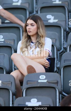 Berlin am Sonntag, 14. Juli 2024. Ein englischer Fan vor dem Finale der UEFA-Europameisterschaft zwischen Spanien und England im Olympiastadion in Berlin am Sonntag, den 14. Juli 2024. (Foto: Pat Scaasi | MI News) Credit: MI News & Sport /Alamy Live News Stockfoto