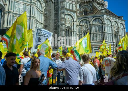 Bauern protestieren gegen die Invasion von ausländischem Weizen, der in der Kathedrale Santa Maria del Fiore in Florenz für die Herstellung von Pasta und Brot verwendet wird Stockfoto