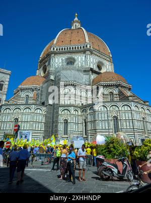 Bauern protestieren gegen die Invasion von ausländischem Weizen, der in der Kathedrale Santa Maria del Fiore in Florenz für die Herstellung von Pasta und Brot verwendet wird Stockfoto