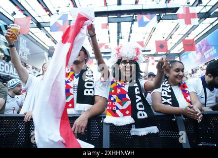 England-Fans im Boxpark Croydon in London während einer Vorführung des Endspiels der UEFA Euro 2024 zwischen Spanien und England. Bilddatum: Sonntag, 14. Juli 2024. Stockfoto