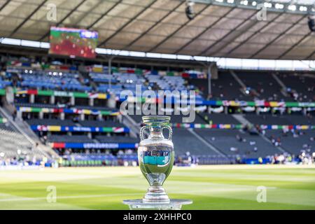 Berlin, Deutschland. Juli 2024. Die Trophäe ist bereit für das Finale der UEFA Euro 2024 zwischen Spanien und England im Olympiastadion in Berlin. Quelle: Gonzales Photo/Alamy Live News Stockfoto