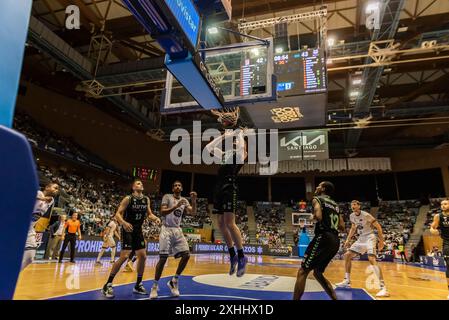 Santiago, Spanien. Oktober 2023. Ein Moment während der regulären Runde in der ACB Endesa League zwischen Monbus Obradoiro und Surne Bilbao. Xan Gasalla/Alamy News Stockfoto