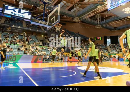 oktober 2023. Fontes do SAR Stadium die ACB Basket leage. Surne Bilbao Spieler wärmen sich vor dem Spiel gegen Obradoiro in Santiago auf. Stockfoto