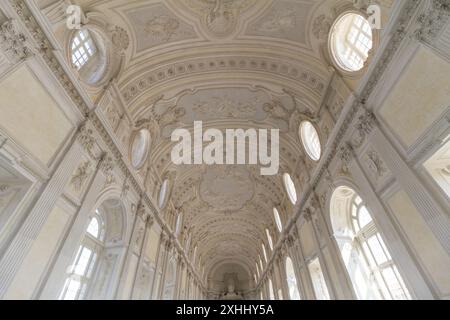 Reggia di Venaria Interiors: barocke Architektur in der Galleria Grande. Stockfoto