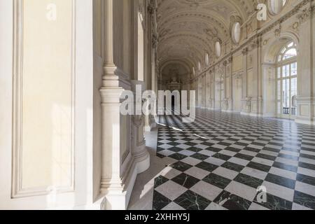 Barocke Architektur in der Galleria Grande der Reggia di Venaria in Turin, Italien Stockfoto