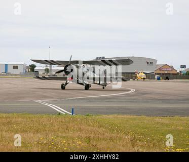 Eine Nahaufnahme des Flugzeugs W5856 der Royal Navy Fairey Swordfish Mk1 auf dem Blackppol Flugplatz, Blackpool, Lancashire UK am Samstag, den 13. Juli 2024. Stockfoto