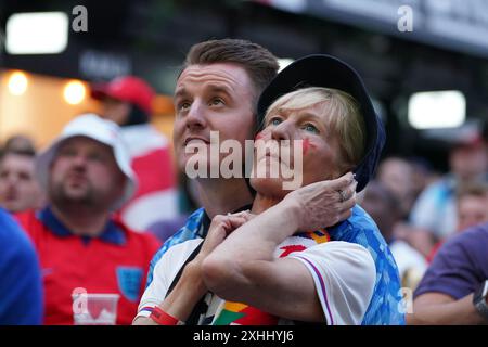 England-Fans im Boxpark Croydon in London während einer Vorführung des Endspiels der UEFA Euro 2024 zwischen Spanien und England. Bilddatum: Sonntag, 14. Juli 2024. Stockfoto