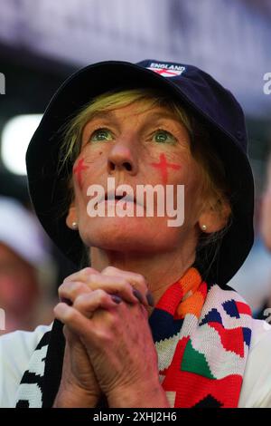 England-Fans im Boxpark Croydon in London während einer Vorführung des Endspiels der UEFA Euro 2024 zwischen Spanien und England. Bilddatum: Sonntag, 14. Juli 2024. Stockfoto