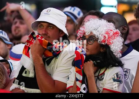 England-Fans im Boxpark Croydon in London während einer Vorführung des Endspiels der UEFA Euro 2024 zwischen Spanien und England. Bilddatum: Sonntag, 14. Juli 2024. Stockfoto