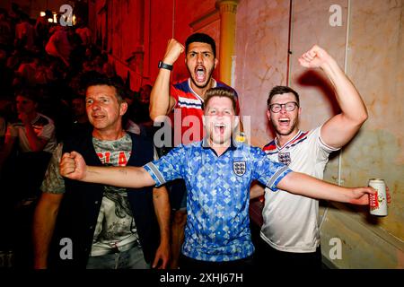 LONDON, VEREINIGTES KÖNIGREICH. 14. Juli 24. Die Fans beim Finale der Euro 2024 heute Abend. Bilder, die während des Euro 24 Final England vs Spanien aufgenommen wurden - 4TheFans Fan Park in Hackney im 4TheFans Fan Park in Hackney am Sonntag, den 14. Juli 2024. LONDON ENGLAND. Quelle: Taka G Wu/Alamy Live News für 4TheFans Fan Park in Hackney Stockfoto