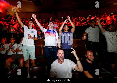 LONDON, VEREINIGTES KÖNIGREICH. 14. Juli 24. Die Fans beim Finale der Euro 2024 heute Abend. Bilder, die während des Euro 24 Final England vs Spanien aufgenommen wurden - 4TheFans Fan Park in Hackney im 4TheFans Fan Park in Hackney am Sonntag, den 14. Juli 2024. LONDON ENGLAND. Quelle: Taka G Wu/Alamy Live News für 4TheFans Fan Park in Hackney Stockfoto