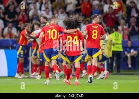 Der spanische Mittelfeldspieler Mikel Oyarzabal Real Sociedad erzielt ein TOR 2-1 und feiert am 14. Juli 2024 im Finale der UEFA Euro 2024 Spanien gegen England im Olympiastadion in Berlin Stockfoto