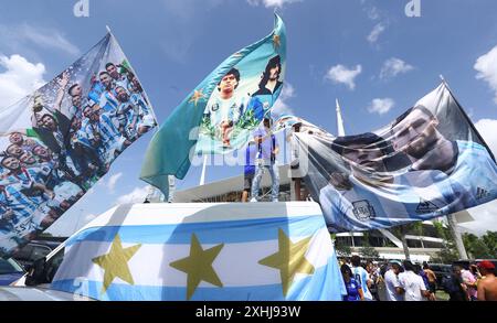 Argentinas Fans jubeln ihr Team beim Finale der Copa America USA 2024 gegen Kolumbien am 14. Juli 2024 im Hard Rock Stadium IN MIAMI UNITED STATES Copyright: XALEJANDROxPAGNIx Stockfoto