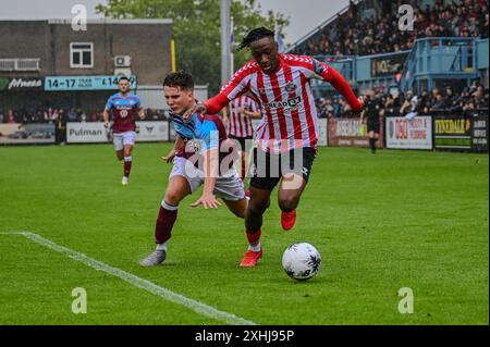 Sunderland AFC's Romaine Mundle in Aktion gegen South Shields FC. Stockfoto