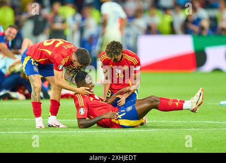 Berlin, Deutschland. Juli 2024. Alex Baena, ESP 15 Lamine Yamal, ESP 19 Nico Williams, ESP 17 feierte nach dem Endspiel SPANIEN - ENGLAND 2-1 der UEFA-Europameisterschaften 2024 am 14. Juli 2024 in Berlin. Fotograf: ddp Images/STAR-Images Credit: ddp Media GmbH/Alamy Live News Stockfoto