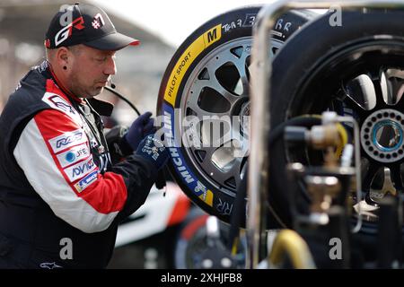 michelin, Reifen, pneu, Mecaniciens, Mechanik, Toyota Gazoo Racing, Toyota GR010 - Hybrid #07, Hypercar, während der Rolex 6 Stunden von Sao Paulo 2024, 5. Runde der FIA-Langstrecken-Weltmeisterschaft 2024, vom 12. bis 14. Juli 2024 auf dem Autodromo Jose Carlos Pace in Interlagos, Brasilien Stockfoto