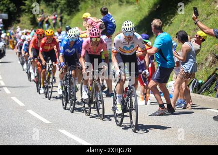 Boutx, Frankreich, 14. Juli 2024: Der Movistar Team-Radfahrer Alex Aramburu (152, R) führt am 14. Juli 2024 in Boutx, Frankreich, die 15. Etappe der Tour de France 2024 zwischen Loudenvielle und Plateau de Beille an. Quelle: Alberto Brevers / Alamy Live News. Stockfoto