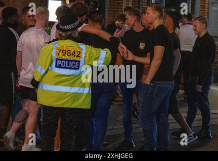 Brentwood Essex 14. Juli 2024 entwürdigte die Fans in Brentwood, Essex beim Euro-Cup-Finale zwischen England und Spanien Credit: Ian Davidson/Alamy Live News Stockfoto