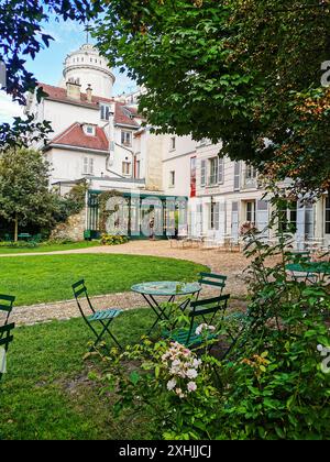 Renoir Garten des Musée de Montmartre (Montmartre Museum) in der Rue Cortot im 18. Arrondissement von Paris, Frankreich. Stockfoto