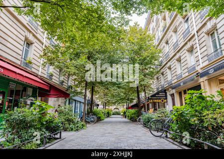 Rue du Trésor, Fußgängerzone mit Restaurants und warmer Atmosphäre im Marais, historischem Viertel im 4. Arrondissment, Paris, Frankreich Stockfoto