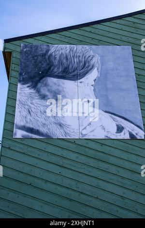 Jessie Oonark, drei Personen aus Nunavut Wandgemälde in der Nipisa Street in Iqaluit, Nunavut, Kanada Stockfoto