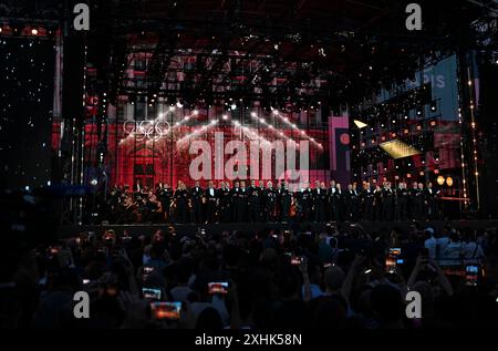 Paris, Frankreich. Juli 2024. Künstler treten während der Olympischen Spiele 2024 in Paris auf, Frankreich, 14. Juli 2024. Quelle: He Changshan/Xinhua/Alamy Live News Stockfoto