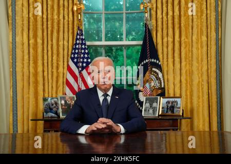 US-Präsident Joe Biden spricht am Sonntag, den 14. Juli 2024, vom Oval Office des Weißen Hauses in Washington, DC. über den Mordversuch auf den republikanischen Präsidentschaftskandidaten Donald Trump bei einer Wahlkampfkundgebung in Pennsylvania. Kredit: Erin Schaff/Pool über CNP Stockfoto