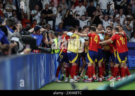 Berlin, Deutschland. Juli 2024. Die Spieler Spaniens feiern das Finale der UEFA Euro 2024 zwischen England und Spanien am 14. Juli 2024 in Berlin. Quelle: Pan Yulong/Xinhua/Alamy Live News Stockfoto