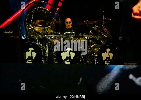 West Palm Beach, USA. Juli 2024. WEST PALM BEACH, FLORIDA - 13. JULI: Schlagzeuger Jason Bonham tritt live auf der Bühne während der Eröffnungsnacht der „Best of All Worlds Tour“ im Ithink Financial Amphitheatre am 13. Juli 2024 in West Palm Beach, Florida auf. (Foto: JL/SIPA USA) Credit: SIPA USA/Alamy Live News Stockfoto