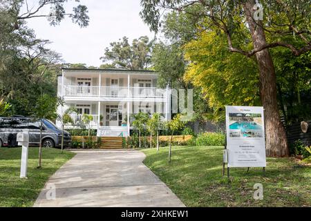 Australisches modernes Einfamilienhaus in Avalon Beach, vermarktet zum Verkauf von LJ Hooker Immobilienmakler, Sydney, NSW, Australien Stockfoto