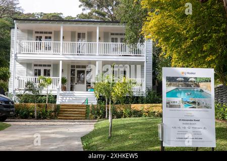 Australisches modernes Einfamilienhaus in Avalon Beach, vermarktet zum Verkauf von LJ Hooker Immobilienmakler, Sydney, NSW, Australien Stockfoto