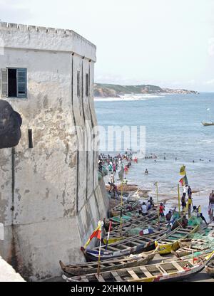 Cape Coast Castle, Cape Coast, Ghana. Die Cape Coast Castle (Schwedisch Carolusborg) ist eine von etwa vierzig „Sklavenburgen“ oder großen kommerziellen Festungen, bui Stockfoto