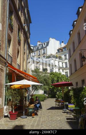 Frankreich, Paris, 6. Arrondissement, Passage Dauphine im Viertel La Monnaie in Saint Germain des Prés, Restaurantterrasse Stockfoto