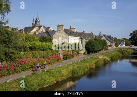 Frankreich, Morbihan, Malestroit, die Stadt, die durch den Nantes-Brest-Kanal und durch den Oust-Fluss durchzogen wird, die an dieser Stelle zusammengeführt werden Stockfoto