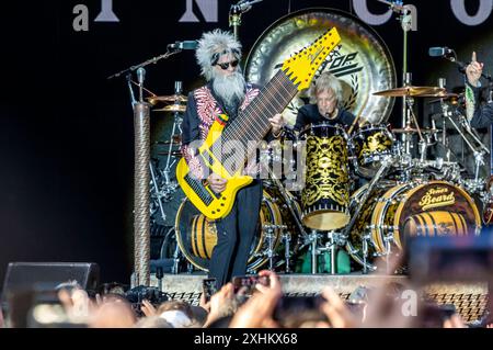 Elwood Francis und Frank Beard von ZZ Top live beim Sommerfestival 2024 unter dem Motto Beats, Bands und Beach in der Autostadt. Wolfsburg, 13.07.2024 *** Elwood Francis und Frank Beard von ZZ Top live beim Sommerfest 2024 unter dem Motto Beats, Bands and Beach in der Autostadt Wolfsburg, 13 07 2024 Foto:XC.xSpeidelx/xFuturexImagex zztop 4758 Stockfoto