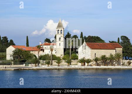 Kroatien, Dalmatien, dalmatinische Küste, Insel Vis, Dorf Vis, das Kloster Saint-Jerome wurde im 16. Jahrhundert von den Franziskanern auf dem kleinen pe erbaut Stockfoto