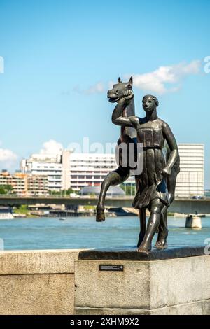 Skulptur von Carl Burckhardt auf der Mittleren Bruecke in Basel Stockfoto