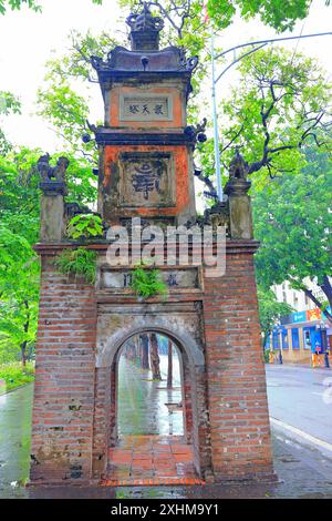 Hoa Phong Tower (Thap Hoa Phong) ein Turm am Hoan Kiem See in Hang Trong, Hoan Kiem, Hanoi, Vietnam Stockfoto