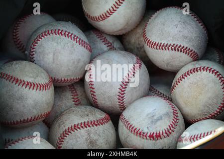 Ein Haufen alter Baseballs Stockfoto