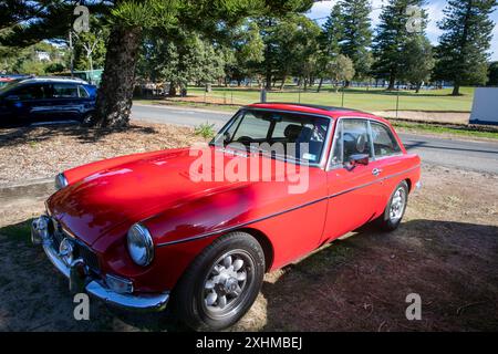 Red MG MGB GT Sportwagen, Modell 1967, geparkt in Palm Beach Sydney, NSW, Australien Stockfoto