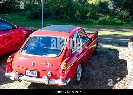 Red MG MGB GT Sportwagen, Modell 1967, geparkt in Palm Beach Sydney, NSW, Australien Stockfoto