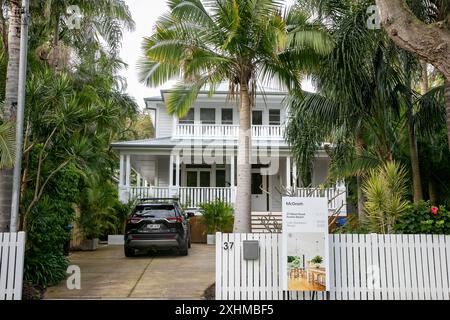 Australisches modernes freistehendes Haus im Hamptons Stil in North Avalon Beach Vorort zum Verkauf bei McGrath Immobilienmaklern, Sydney, Australien Stockfoto