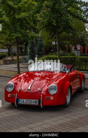 Roter Retro-Porsche-Speedster bei Classic Cars in Pomorie, Bulgarien Stockfoto