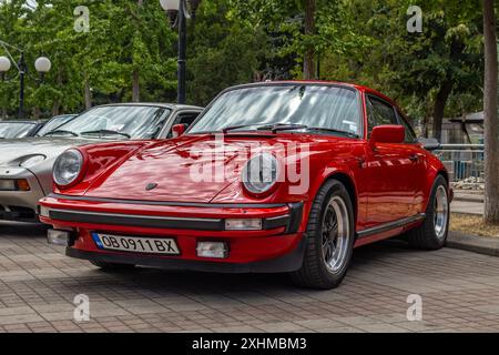 Roter Retro-Porsche 911 bei Classic Cars in Pomorie, Bulgarien Stockfoto