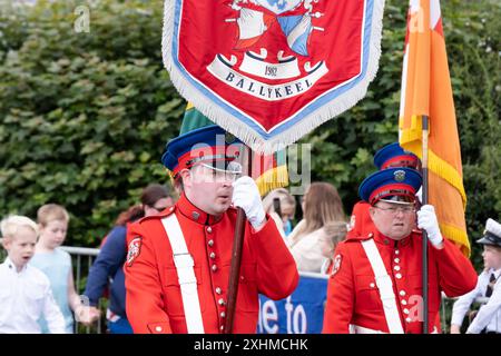 Ballymena, Nordirland - 12. Juli 2024: Farbenparty der Ballykeel Flötenband bei den jährlichen Orange Order Twelfth Feiern. Concept British Stockfoto