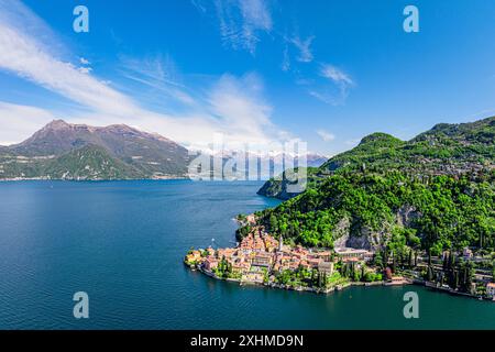 Panoramablick auf Varenna am Ufer des Comer Sees Stockfoto